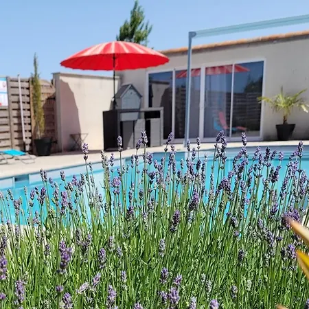 La Pool House Couette-café